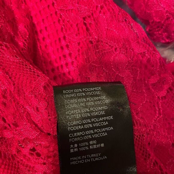 New Maeve Open Back Lace Mini Dress Red
Long Sleeve Size 6 NWT
Anthropologie - Picture 9 of 11